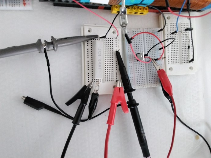  Fig.2 0.1 Ohm cement resistor and IRFZ44 MOSFET